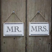 Vintage Affair – Mr & Mrs Chair Signs